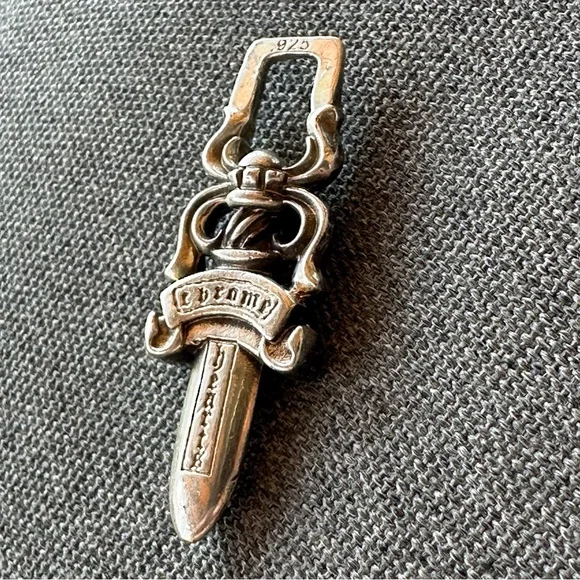 mt【良品】Chrome Hearts dagger pendant Chrome Hearts Dagger Pendant Silver – PIECES